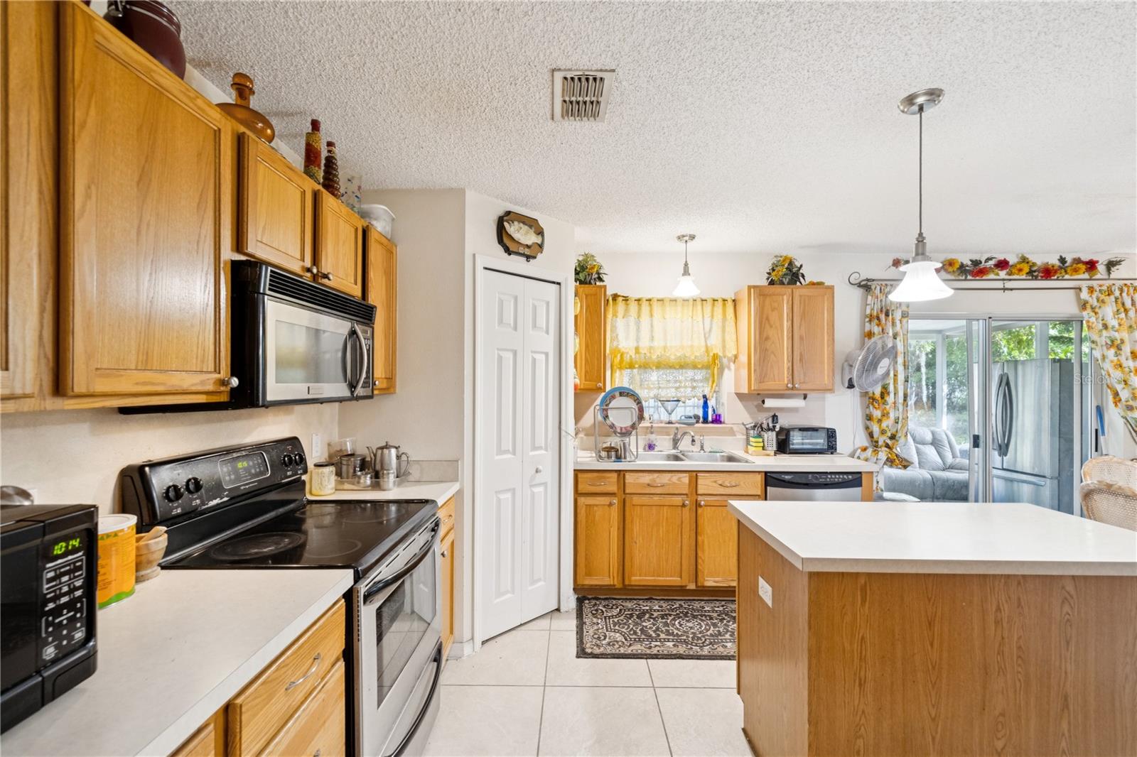 Image 9 of 24 For 3411 Landover Boulevard