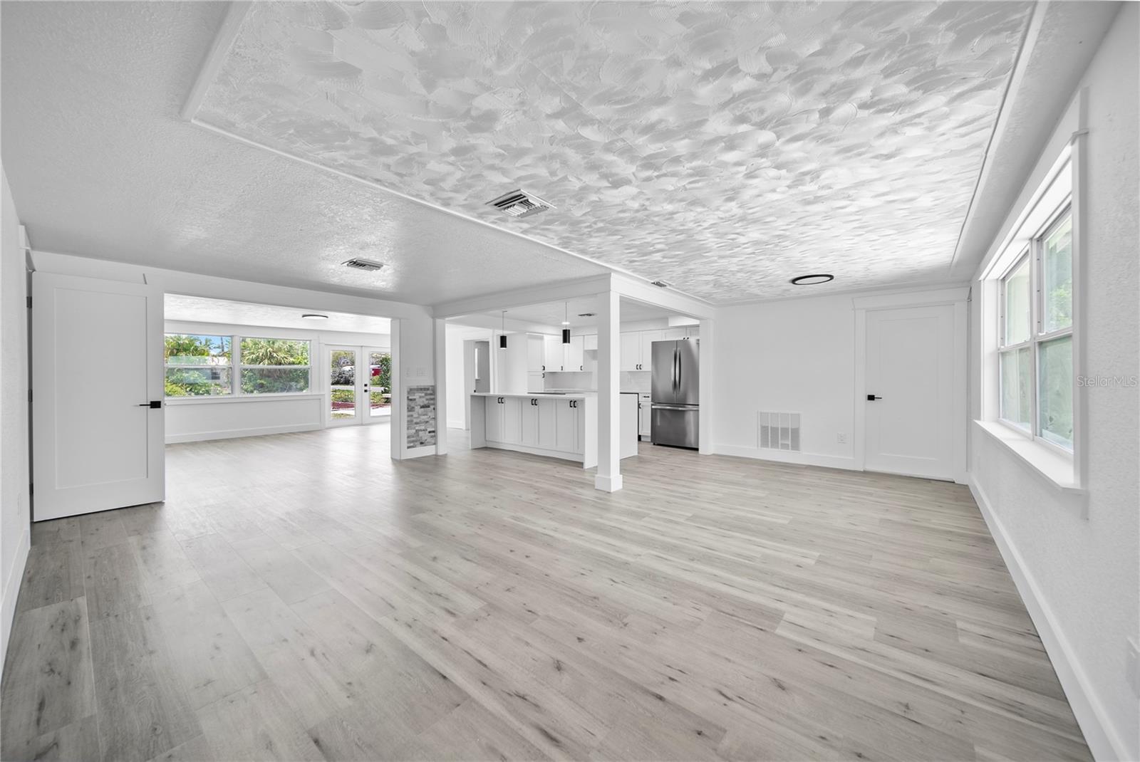 Image 4 of 19 For 13715 Maria Drive
