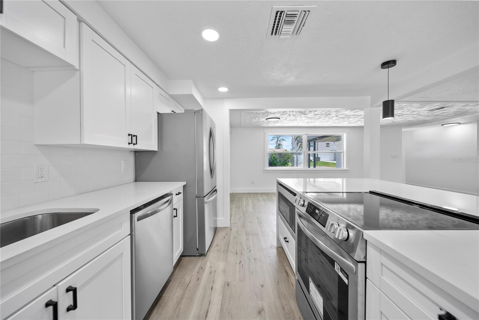 Image 6 of 19 For 13715 Maria Drive
