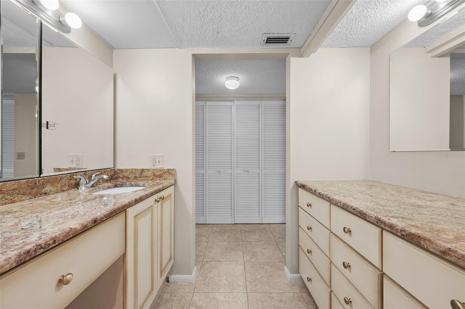 Image 17 of 33 For 1581 Gulf Boulevard 403n