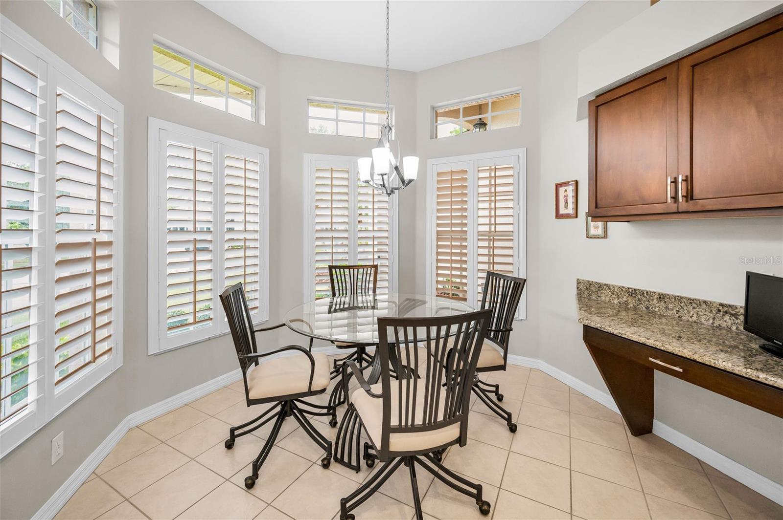 Image 11 of 52 For 1528 Riverdale Drive