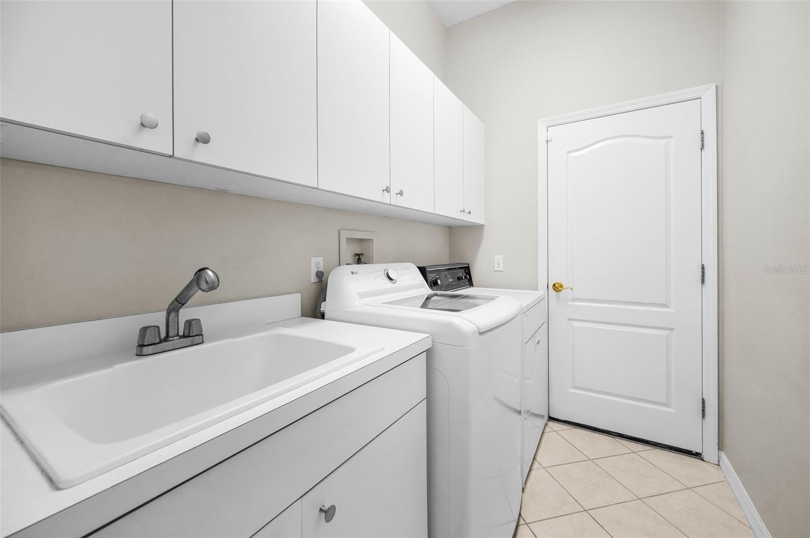 Image 20 of 52 For 1528 Riverdale Drive