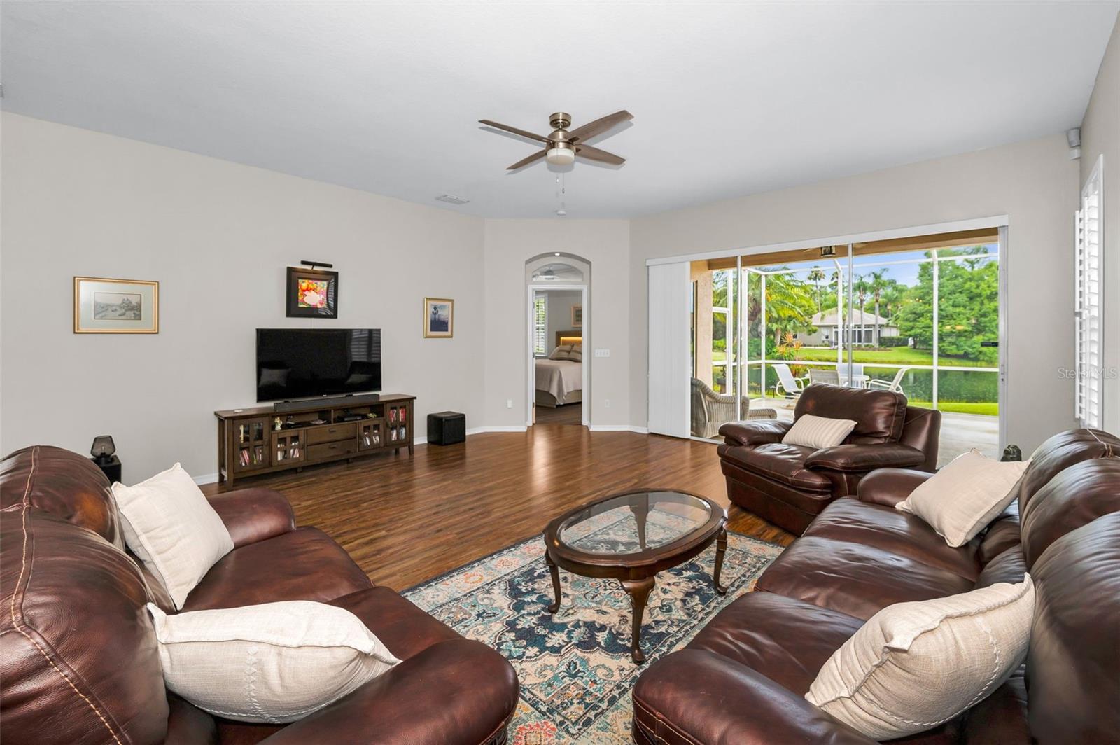 Image 4 of 52 For 1528 Riverdale Drive