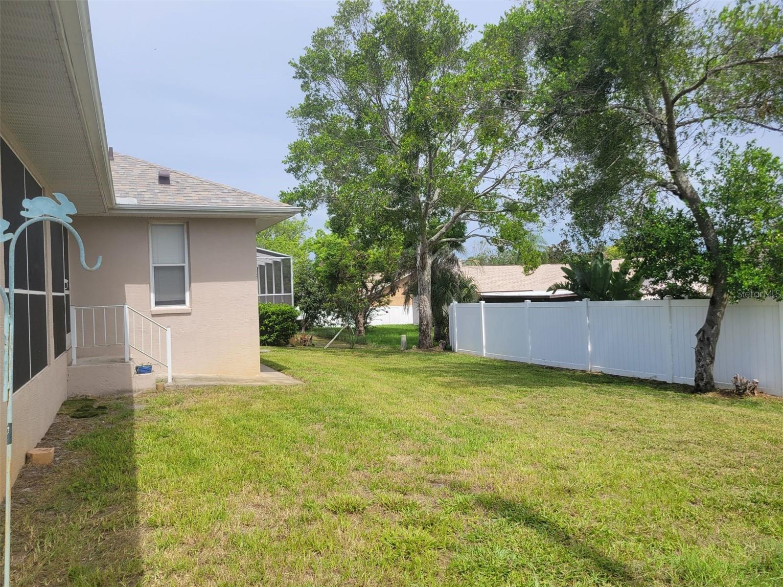 Image 31 of 33 For 18600 White Pine Circle