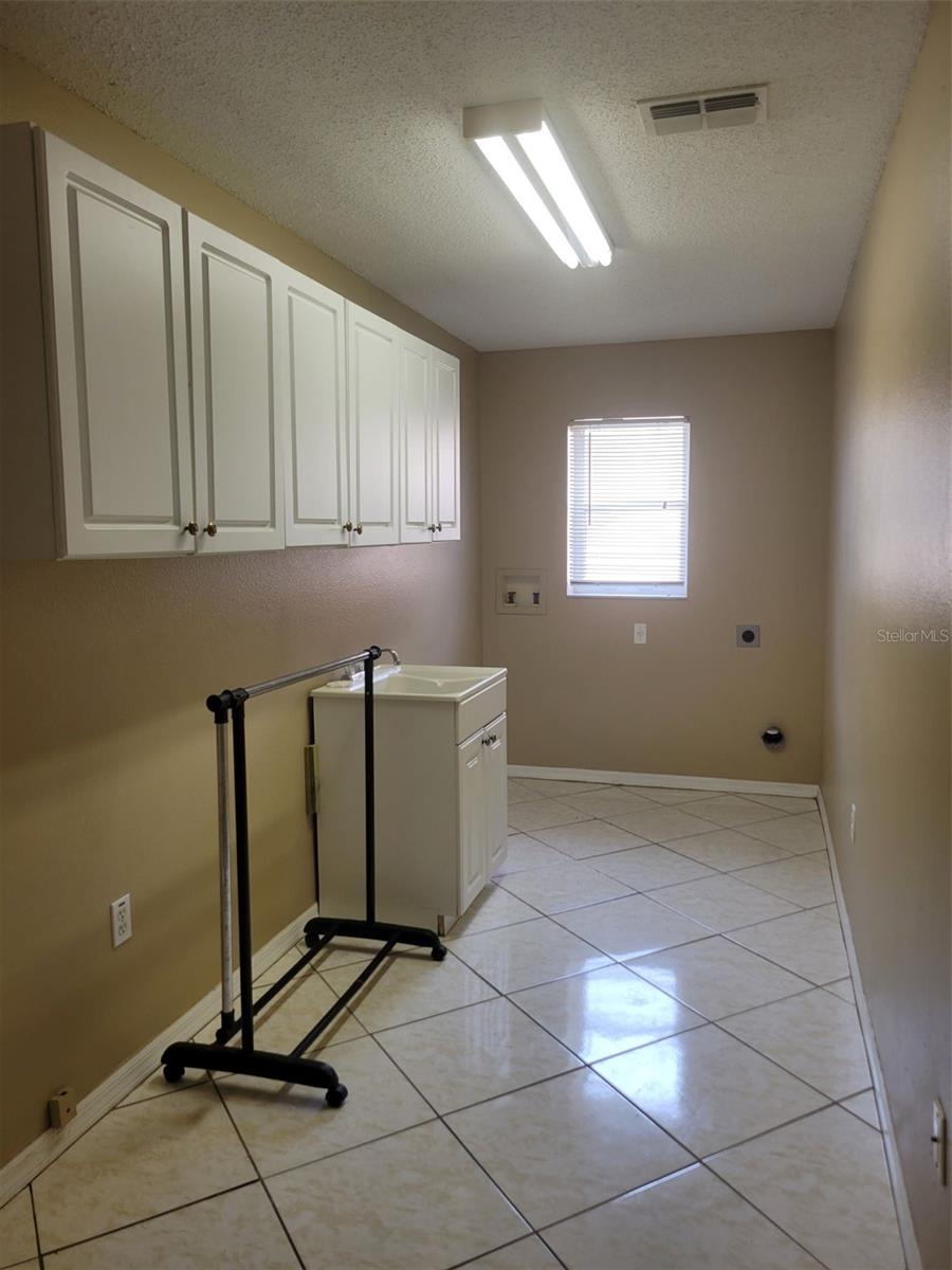 Image 33 of 33 For 18600 White Pine Circle