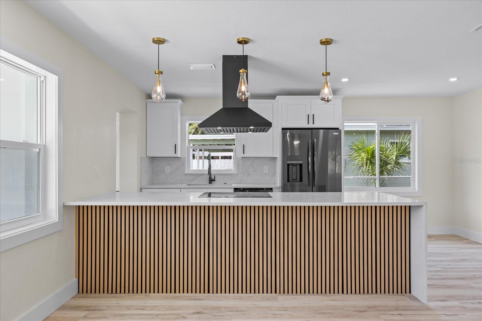 Listing photo id 8 for 6816 Hesperides Street