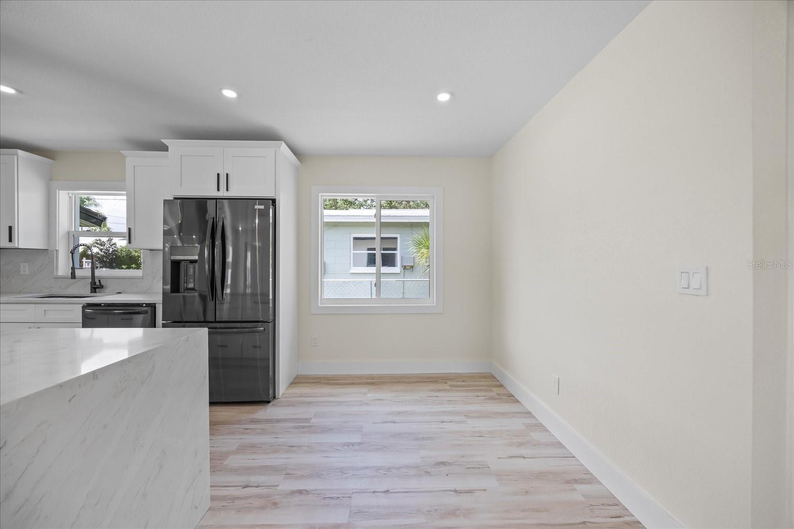 Listing photo id 9 for 6816 Hesperides Street