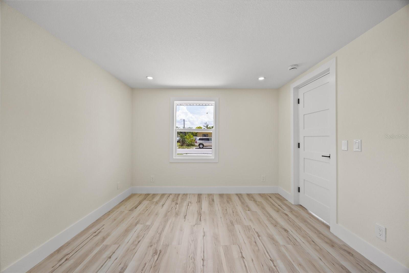 Listing photo id 14 for 6816 Hesperides Street