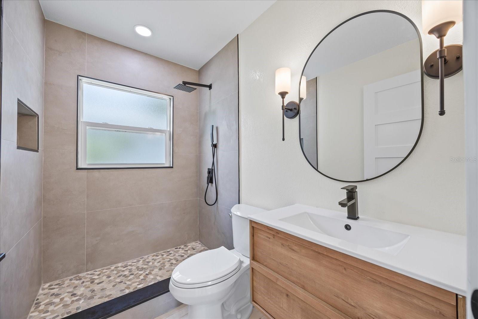 Listing photo id 16 for 6816 Hesperides Street