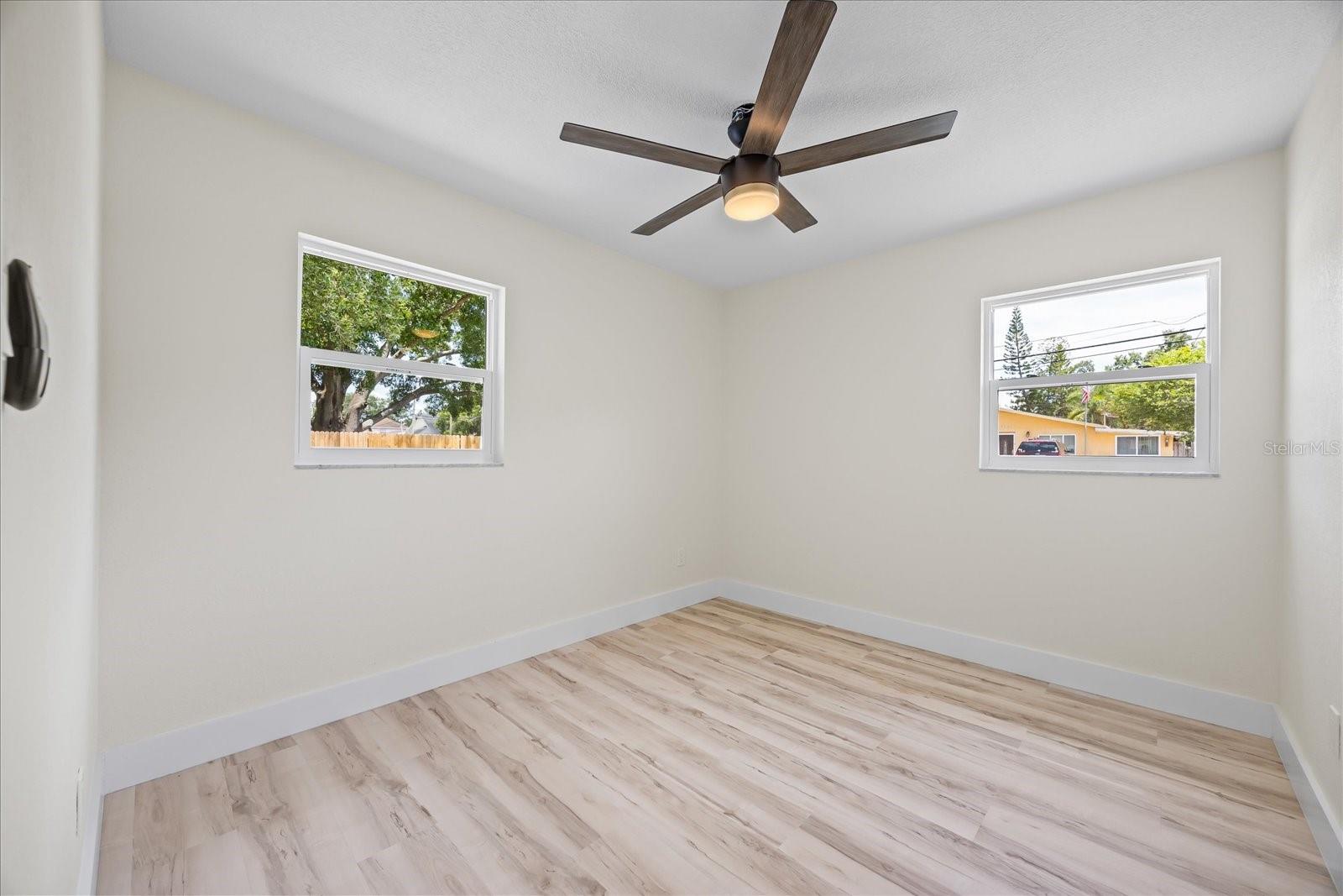 Listing photo id 17 for 6816 Hesperides Street