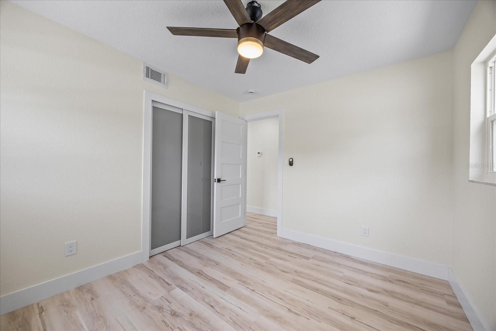 Listing photo id 18 for 6816 Hesperides Street