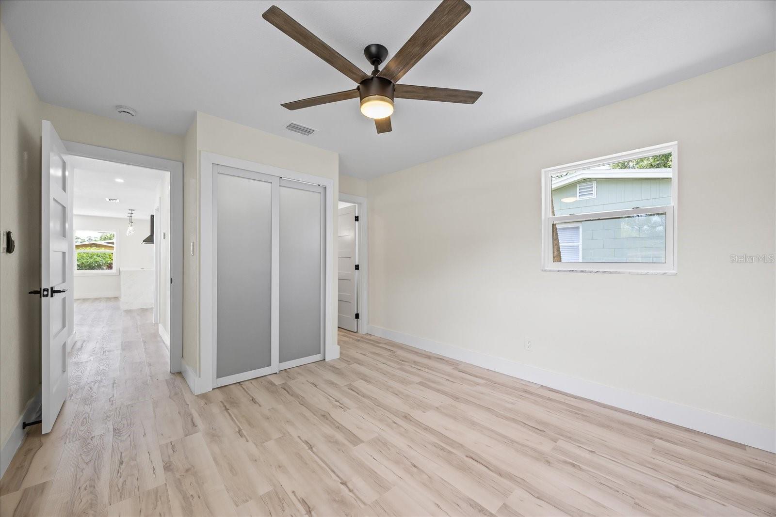 Listing photo id 19 for 6816 Hesperides Street