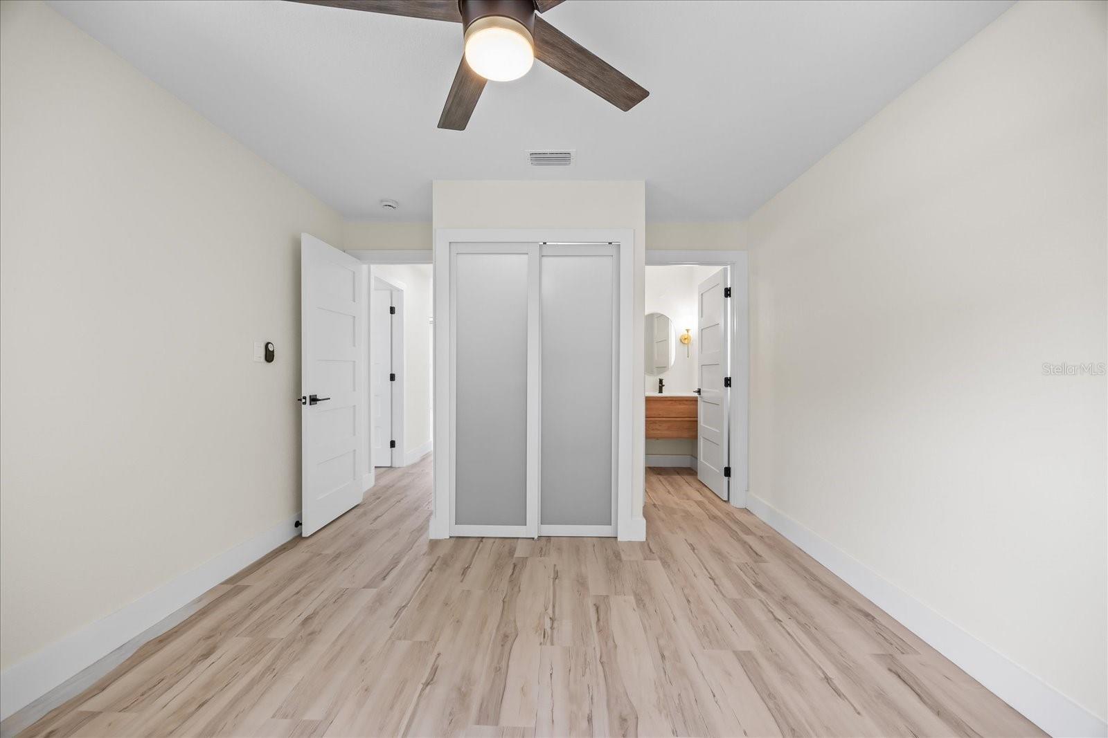 Listing photo id 20 for 6816 Hesperides Street