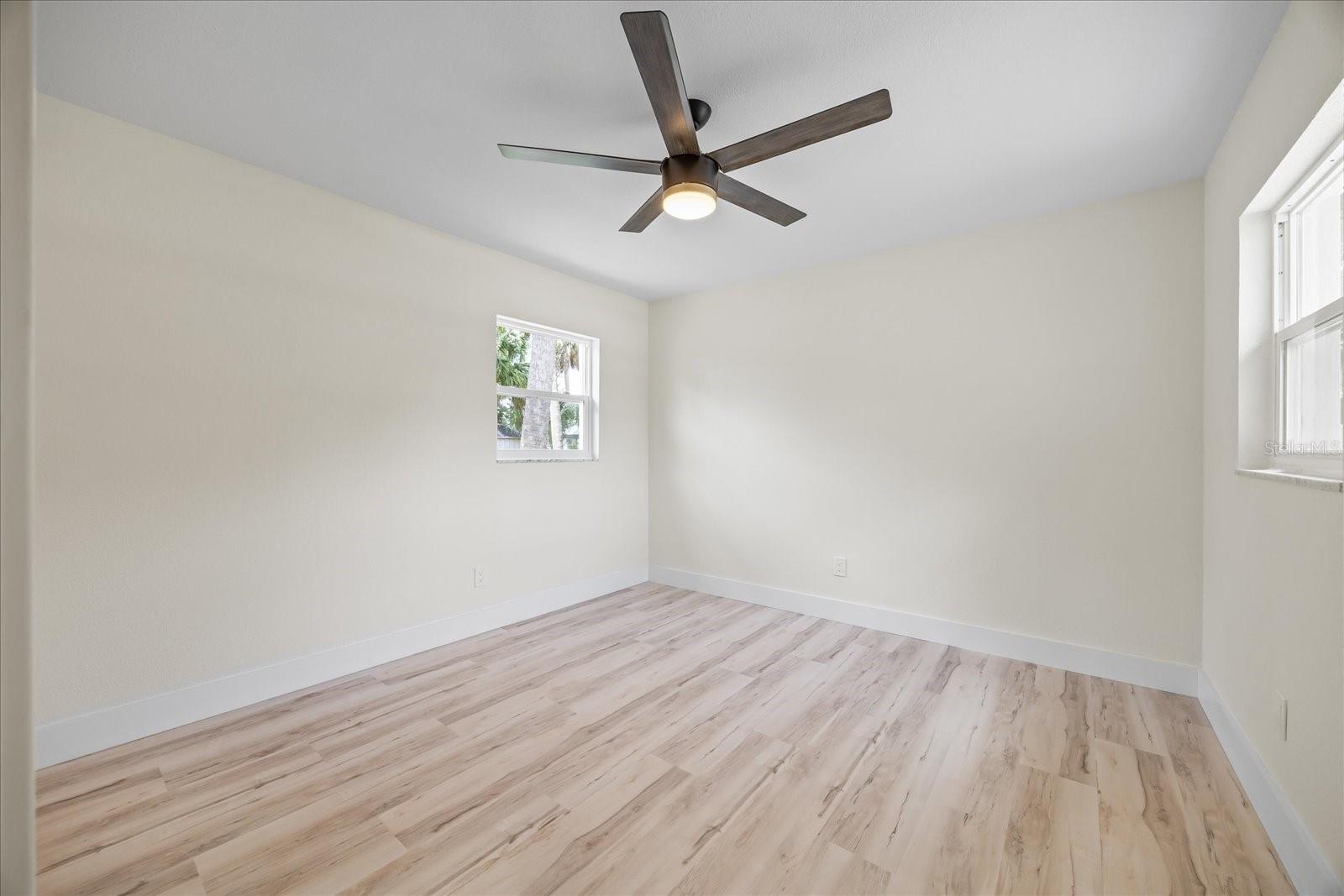 Listing photo id 21 for 6816 Hesperides Street