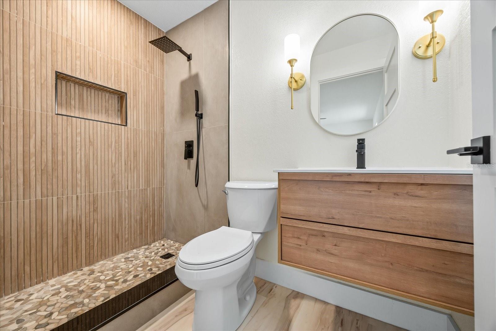Listing photo id 22 for 6816 Hesperides Street