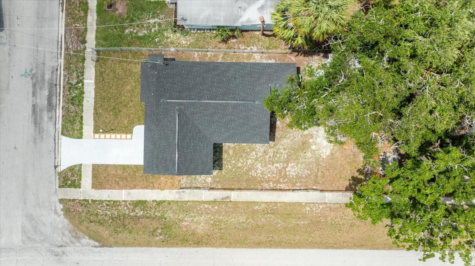 Listing photo id 29 for 6816 Hesperides Street