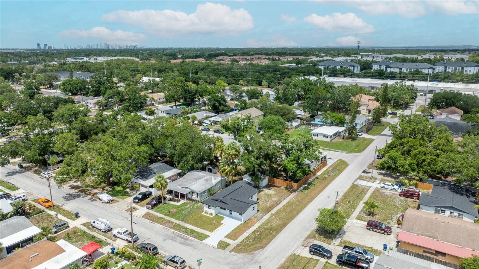 Listing photo id 30 for 6816 Hesperides Street