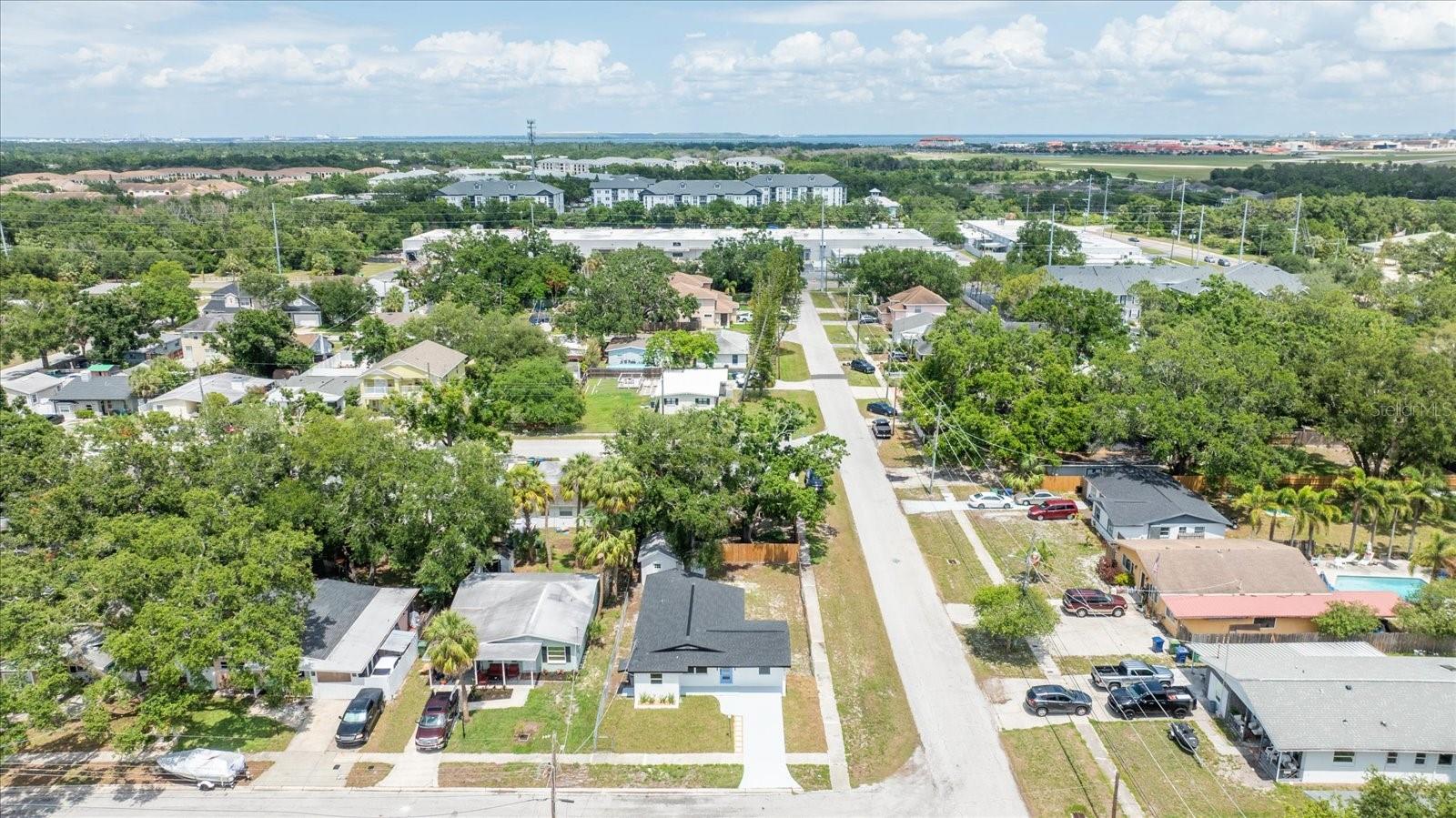 Listing photo id 31 for 6816 Hesperides Street