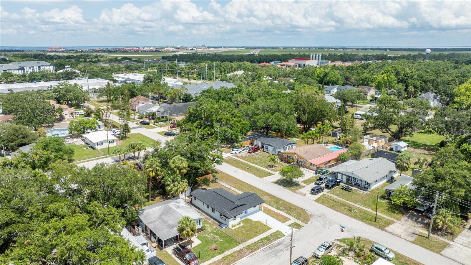Listing photo id 32 for 6816 Hesperides Street