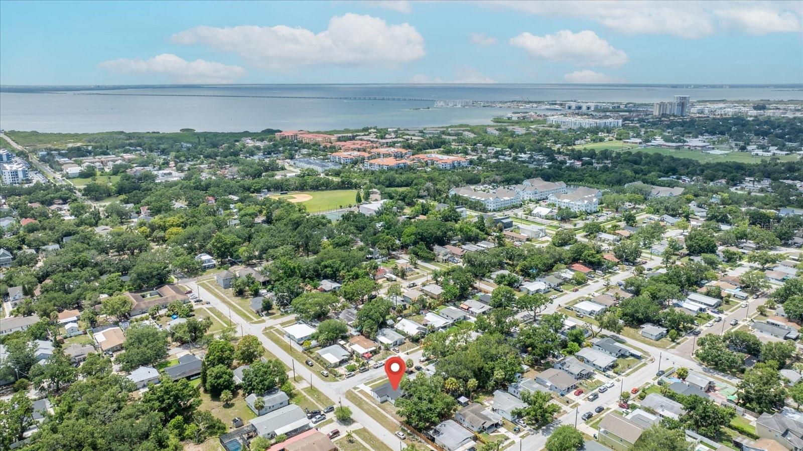 Listing photo id 33 for 6816 Hesperides Street