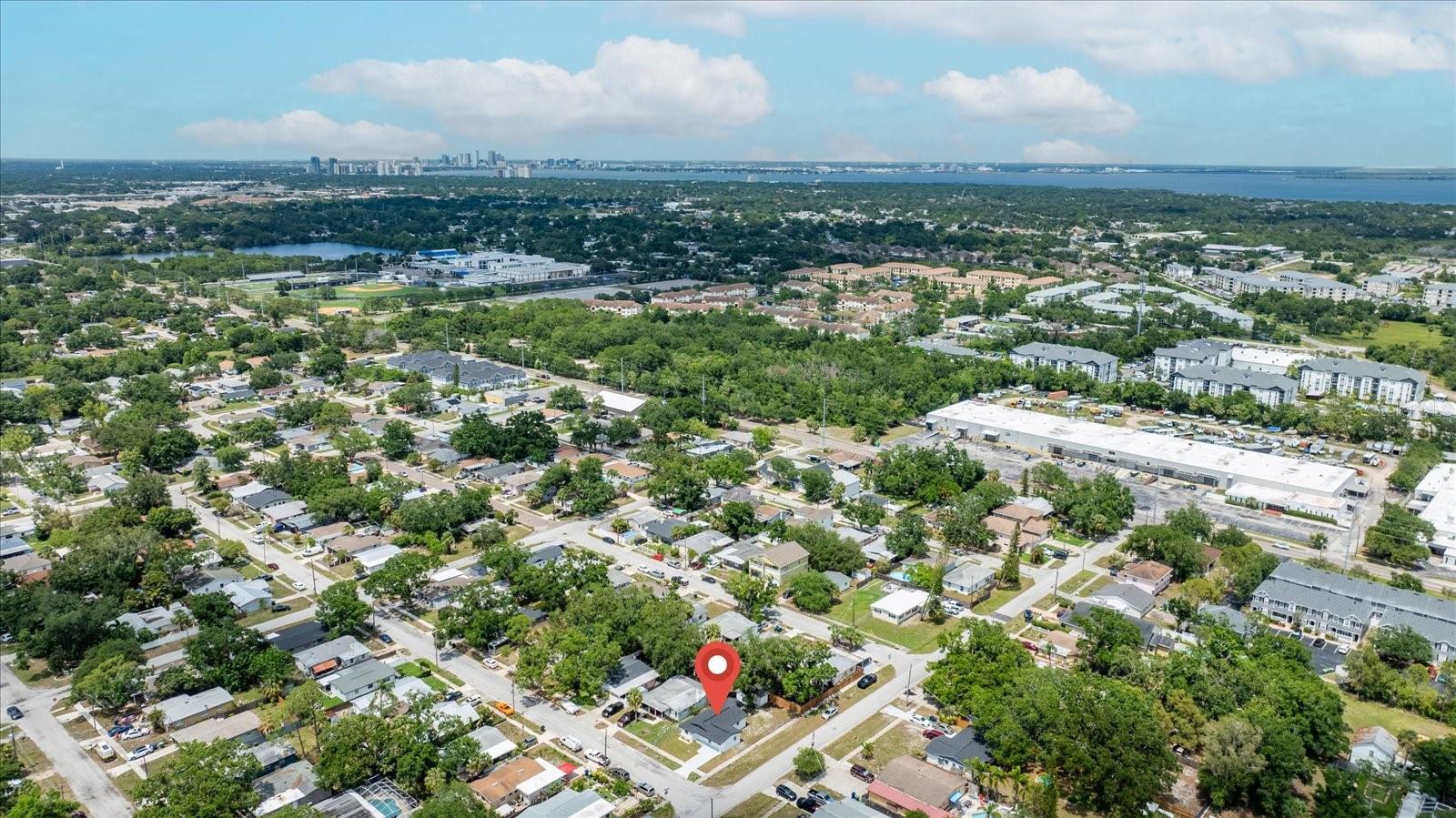 Listing photo id 36 for 6816 Hesperides Street