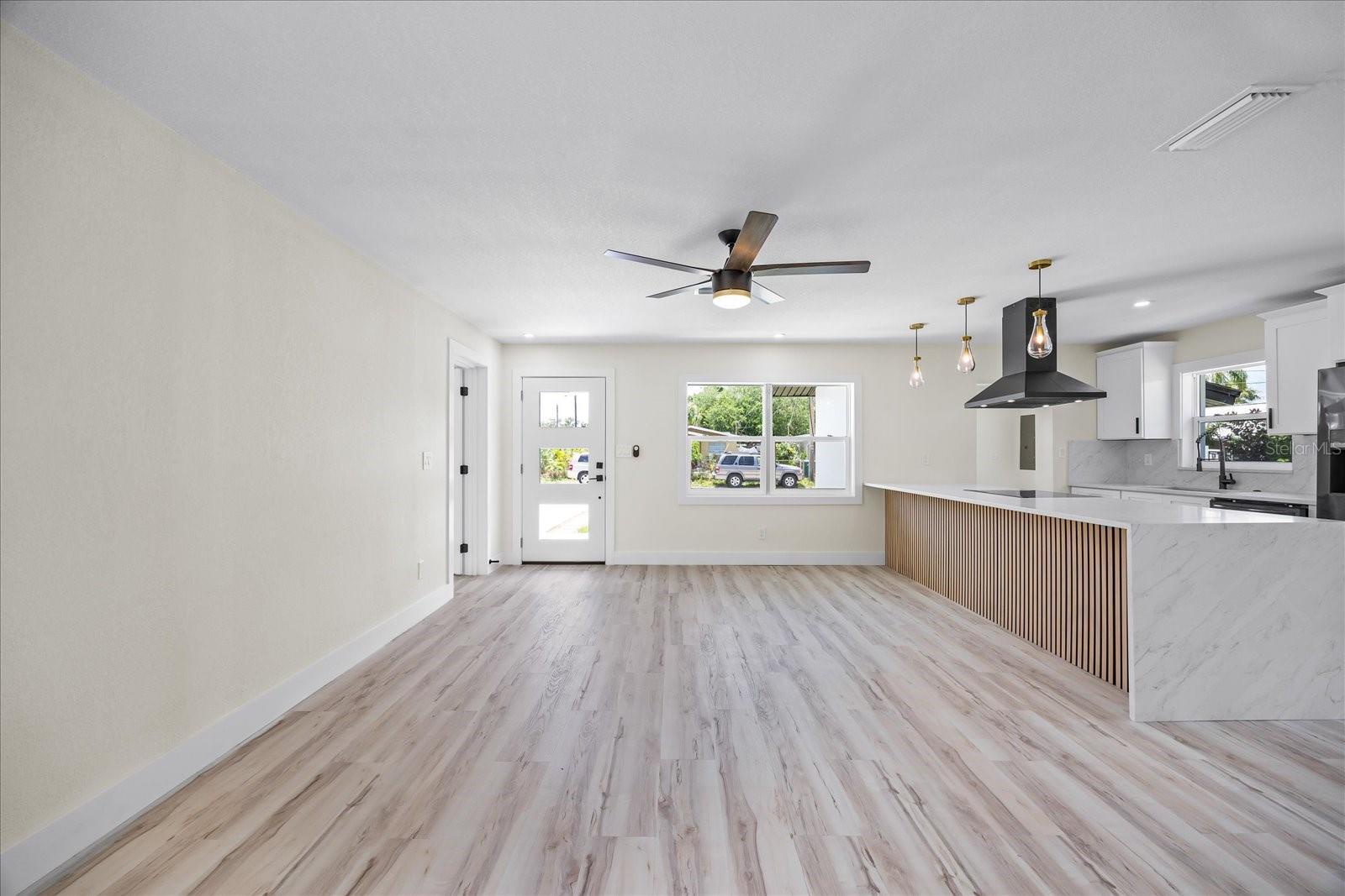 Listing photo id 5 for 6816 Hesperides Street