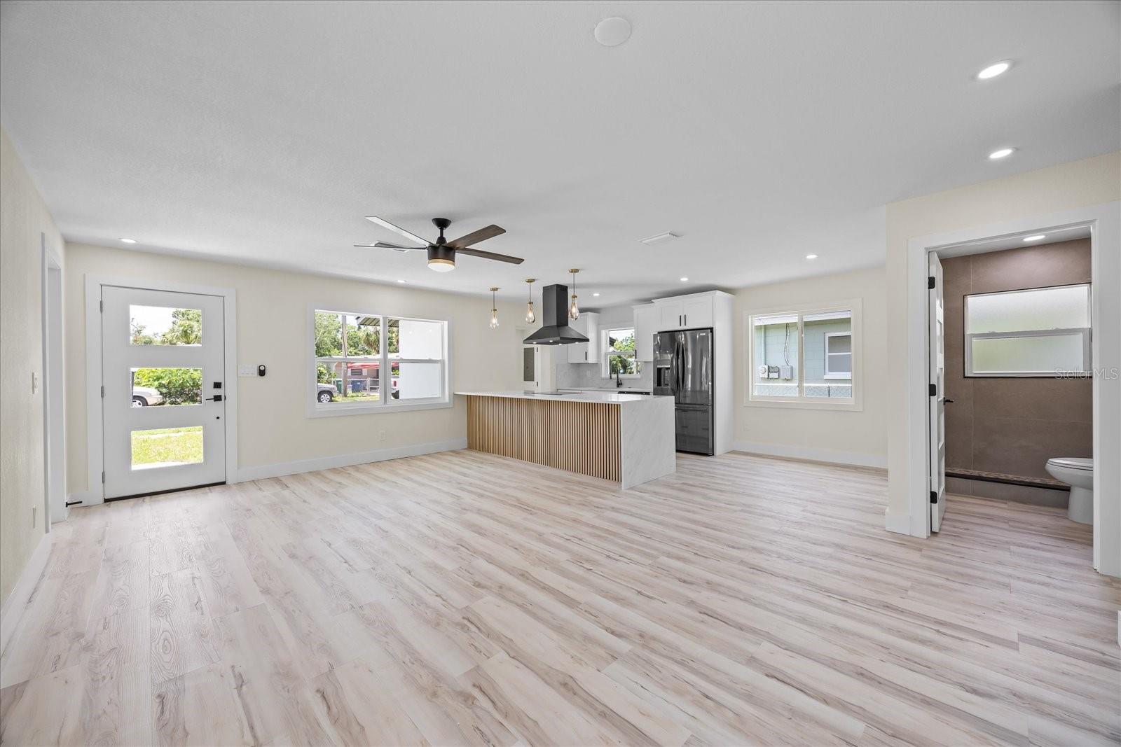 Listing photo id 6 for 6816 Hesperides Street