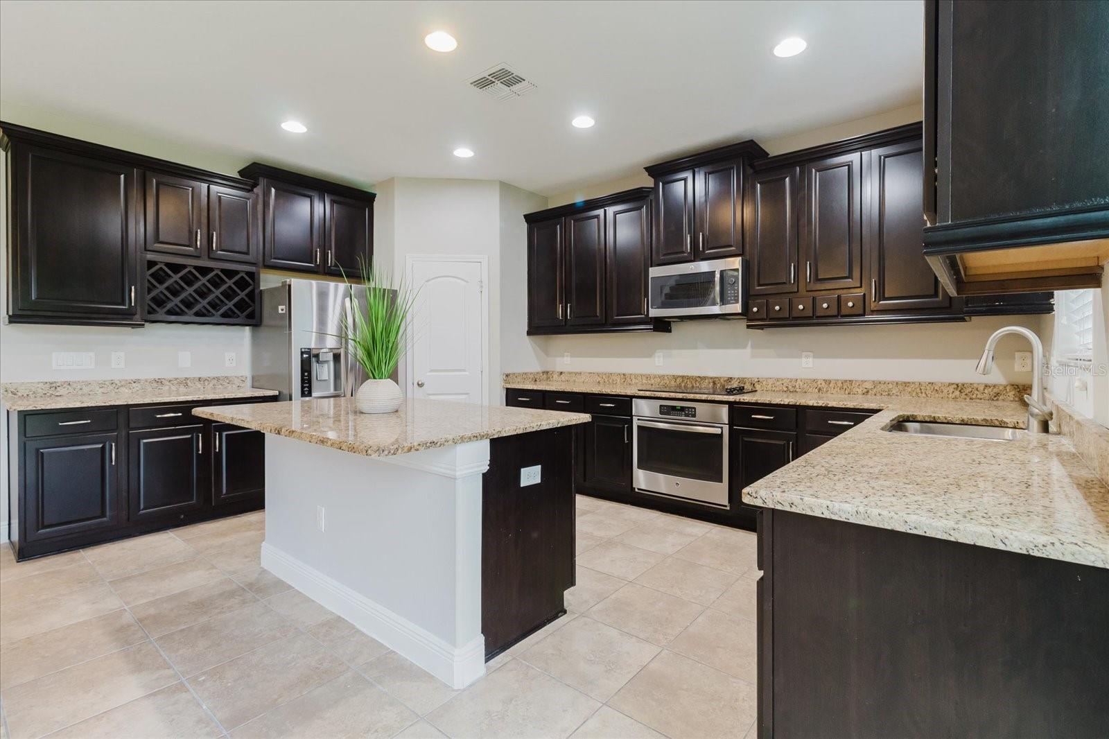 Image 18 of 99 For 1389 Heritage Landings Drive