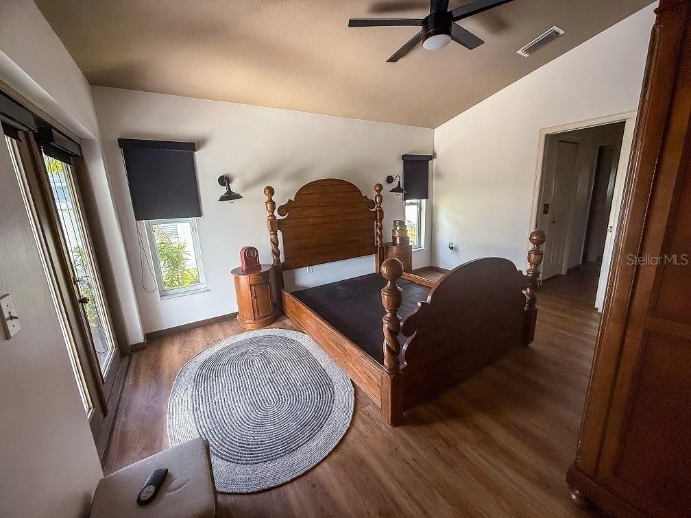 Listing photo id 8 for 1716 Bondurant Way