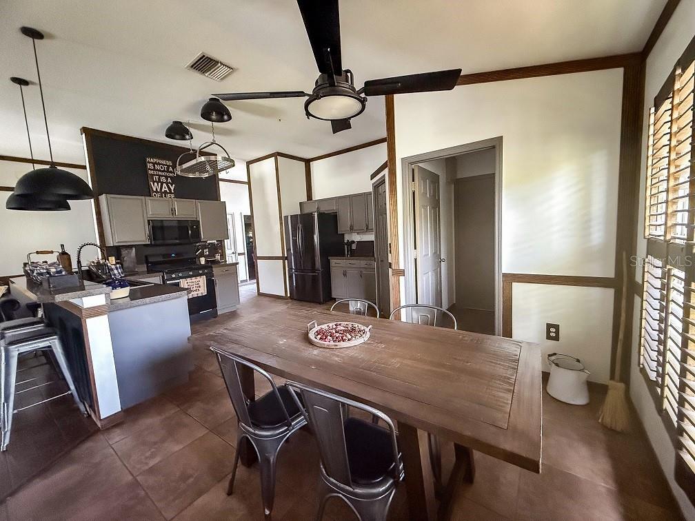 Listing photo id 3 for 1716 Bondurant Way