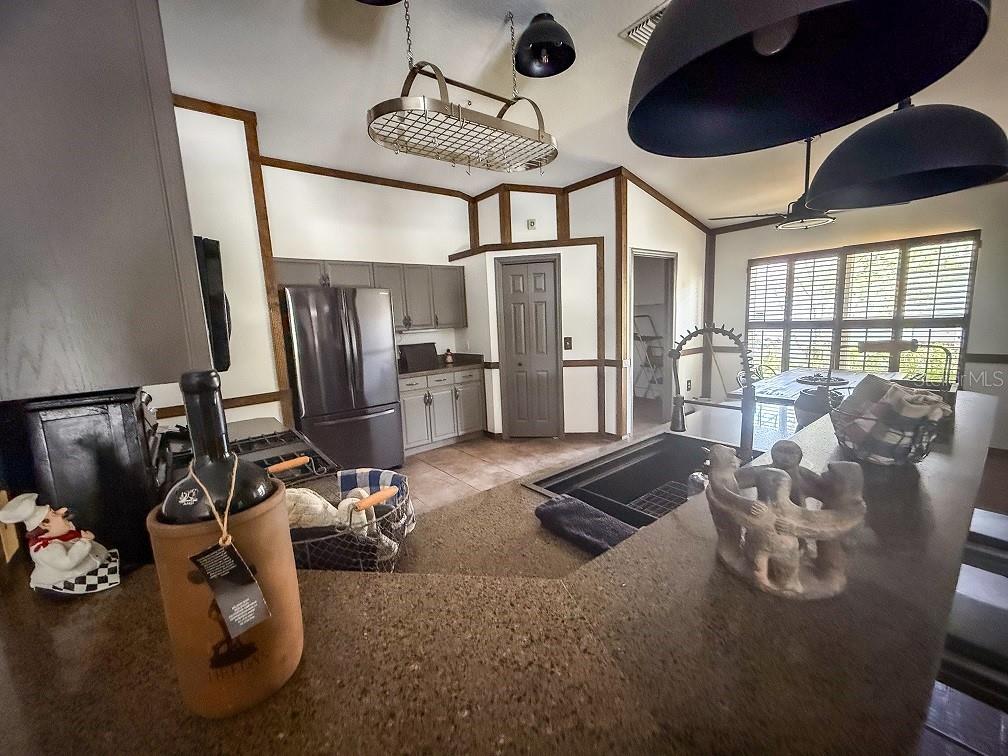 Listing photo id 4 for 1716 Bondurant Way