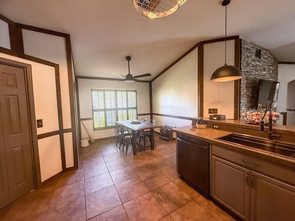 Listing photo id 5 for 1716 Bondurant Way