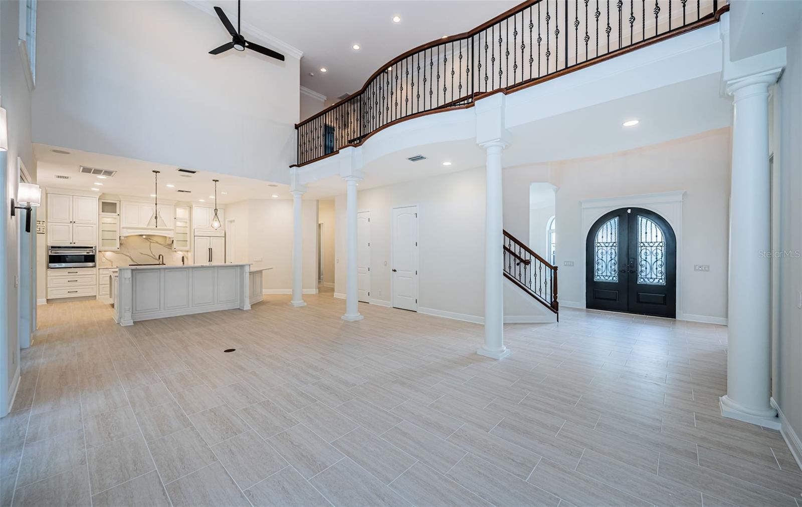 Listing photo id 8 for 147 Bay Point Drive Ne