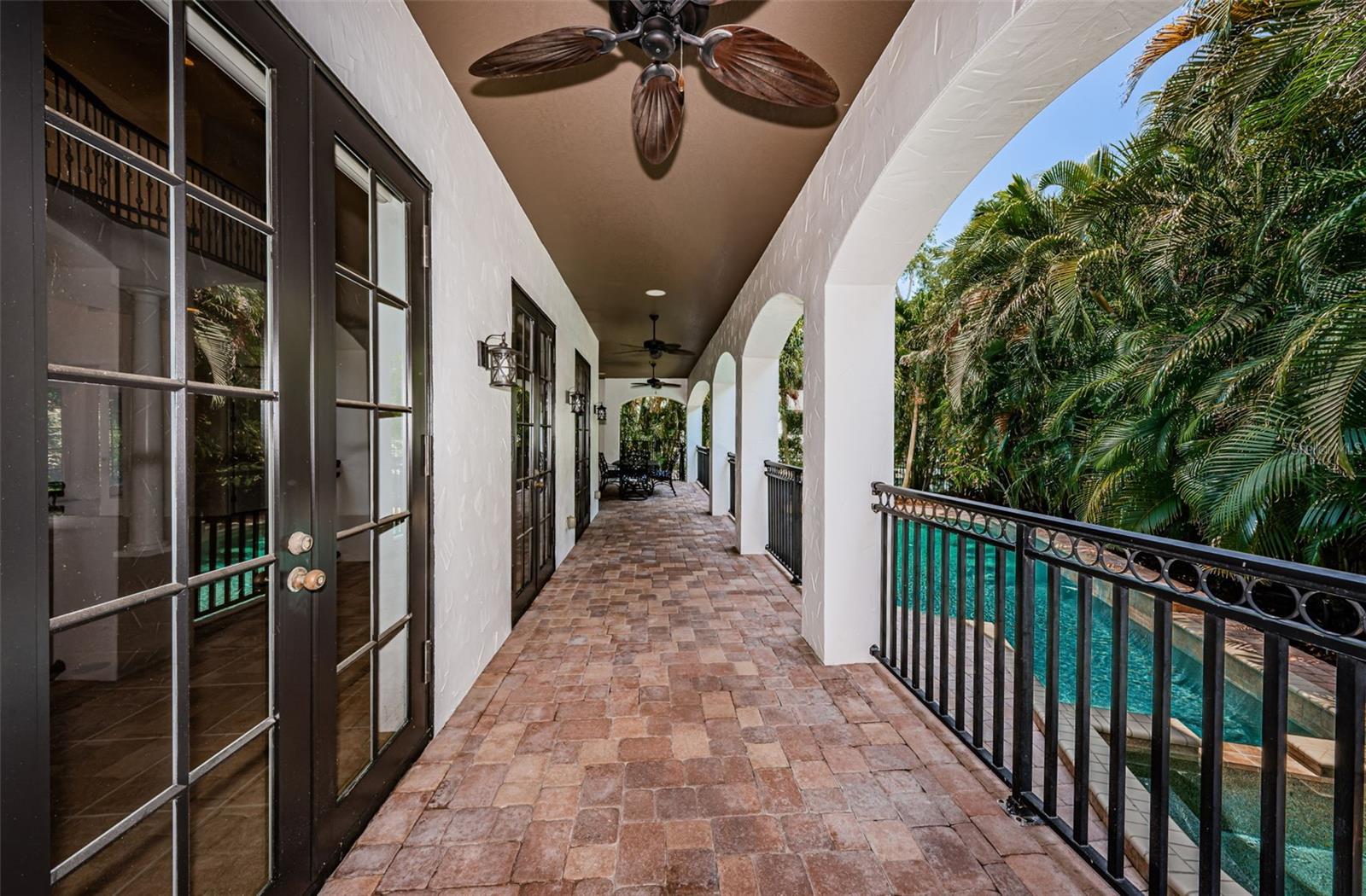 Listing photo id 11 for 147 Bay Point Drive Ne