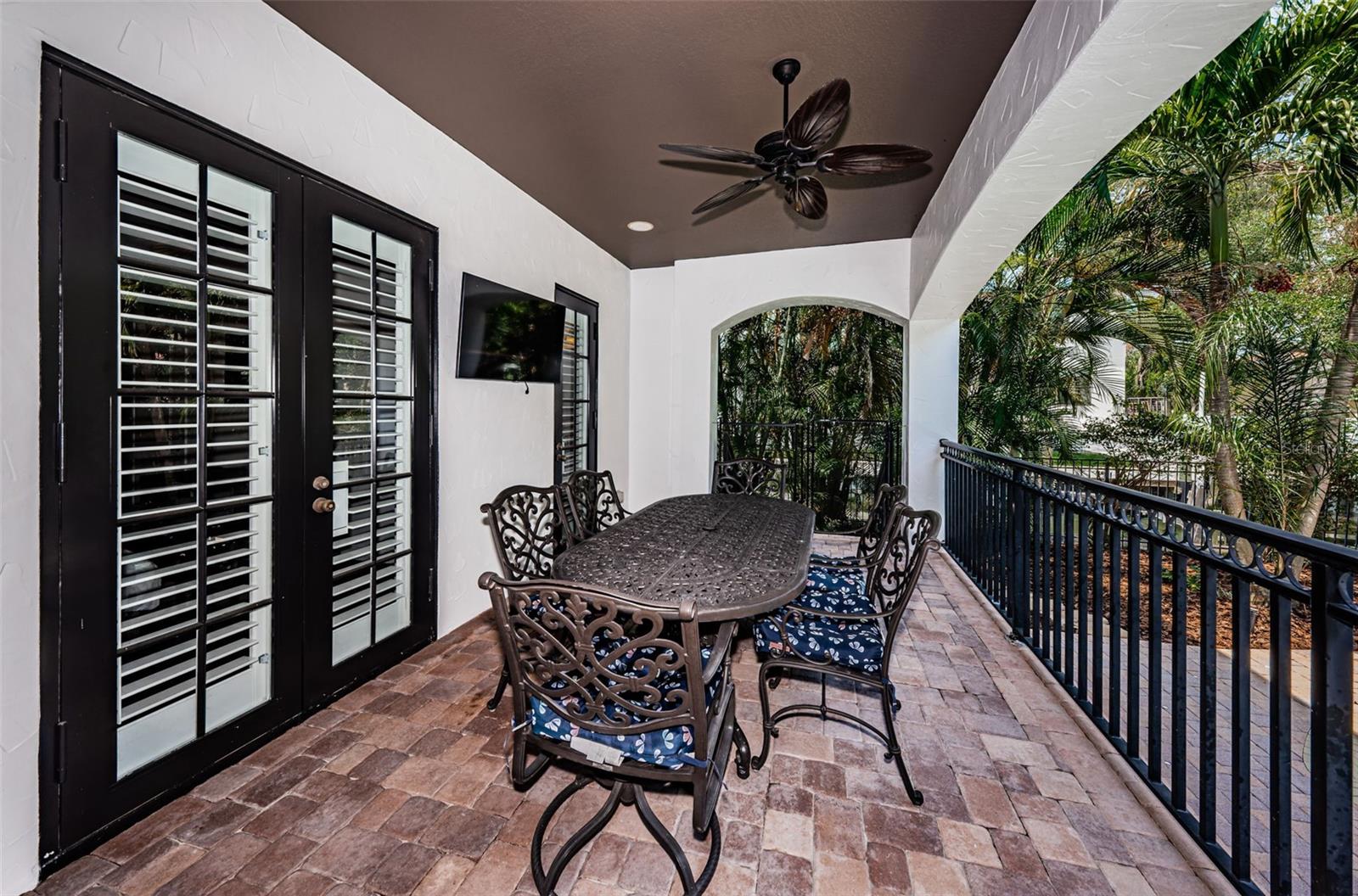 Listing photo id 14 for 147 Bay Point Drive Ne