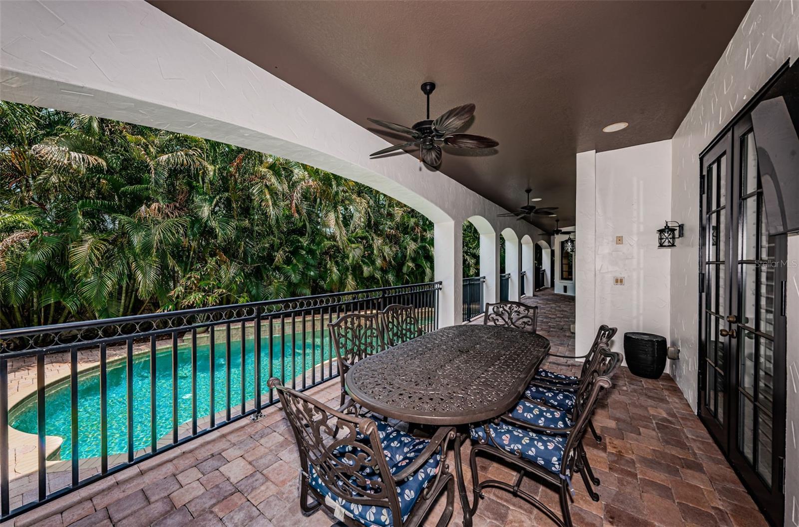 Listing photo id 15 for 147 Bay Point Drive Ne