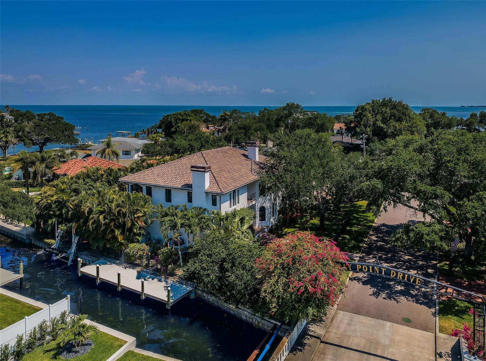 Listing photo id 0 for 147 Bay Point Drive Ne