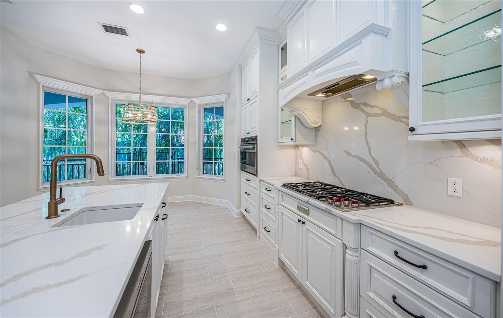 Listing photo id 20 for 147 Bay Point Drive Ne