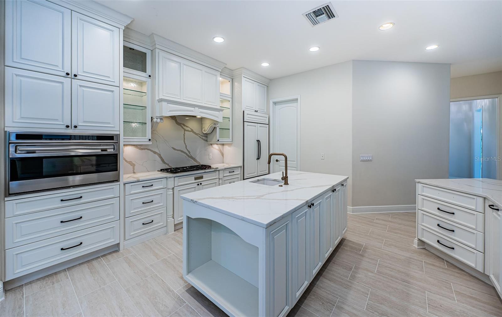 Listing photo id 22 for 147 Bay Point Drive Ne