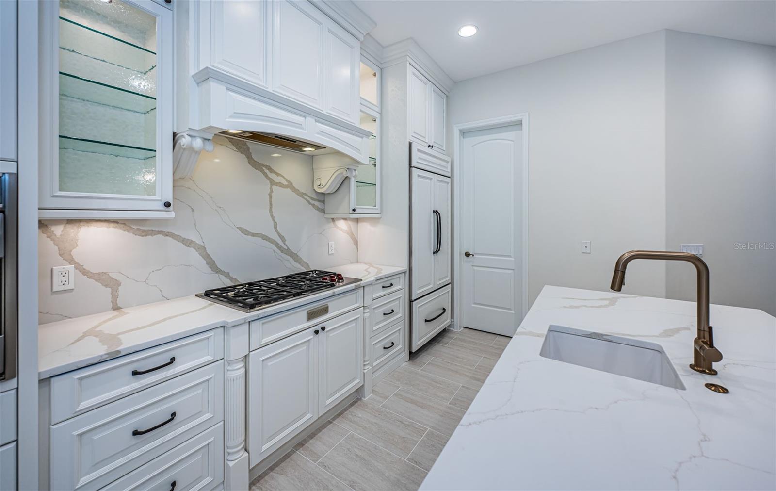Listing photo id 24 for 147 Bay Point Drive Ne