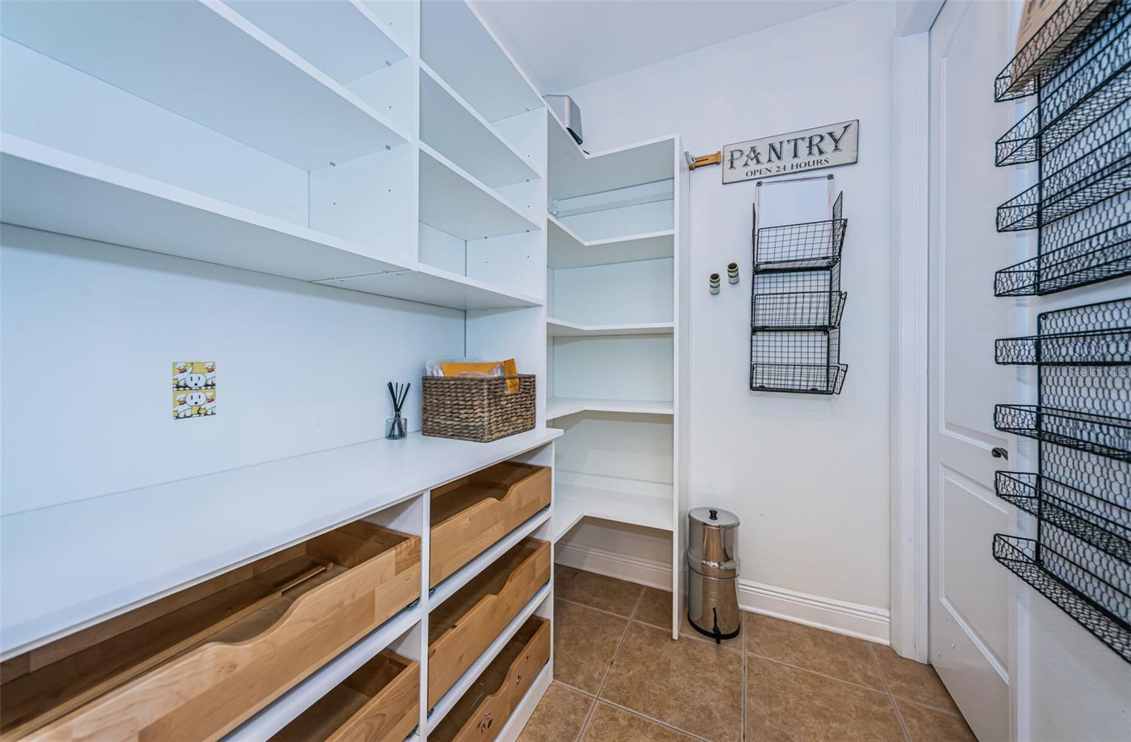 Listing photo id 27 for 147 Bay Point Drive Ne