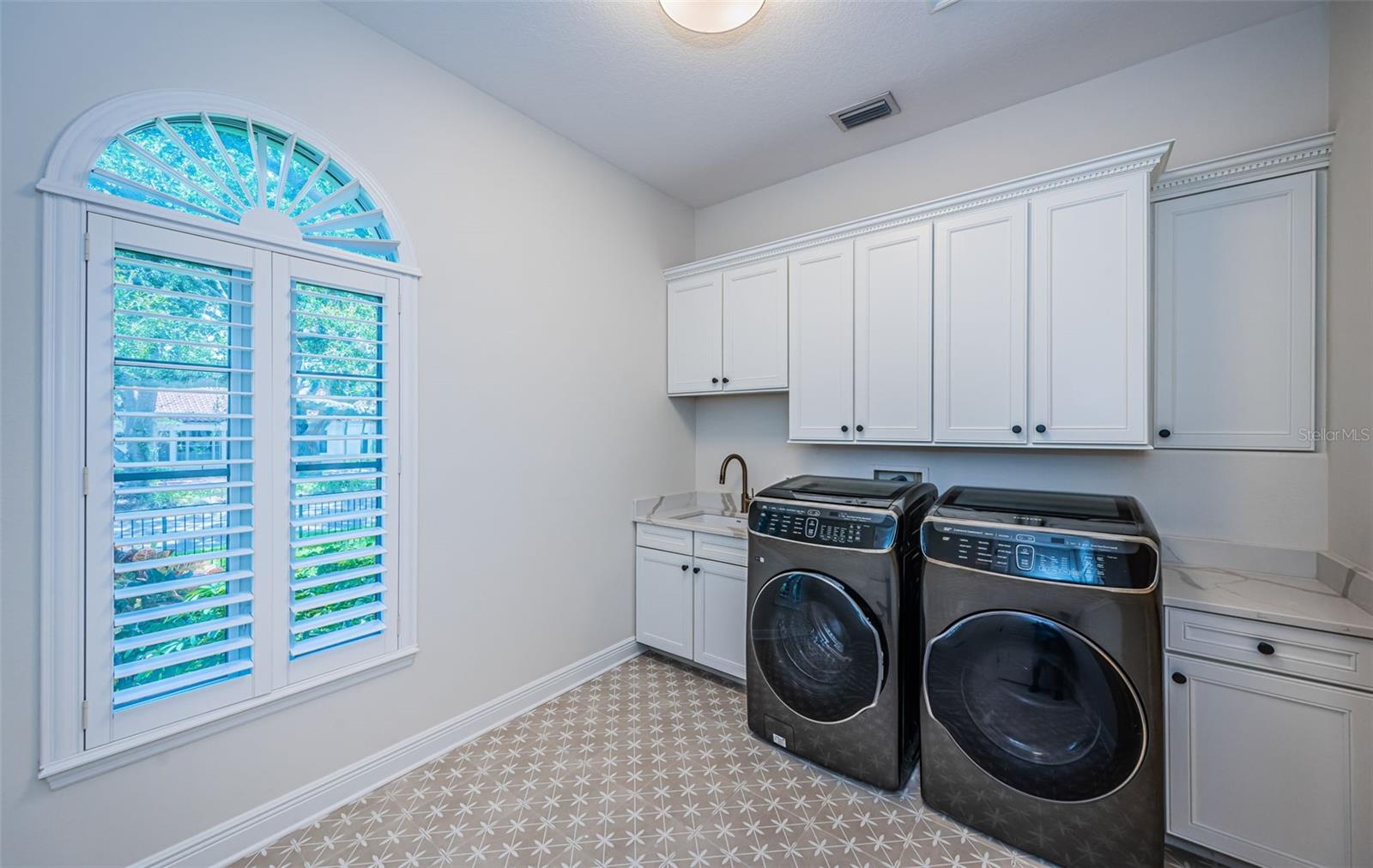 Listing photo id 30 for 147 Bay Point Drive Ne
