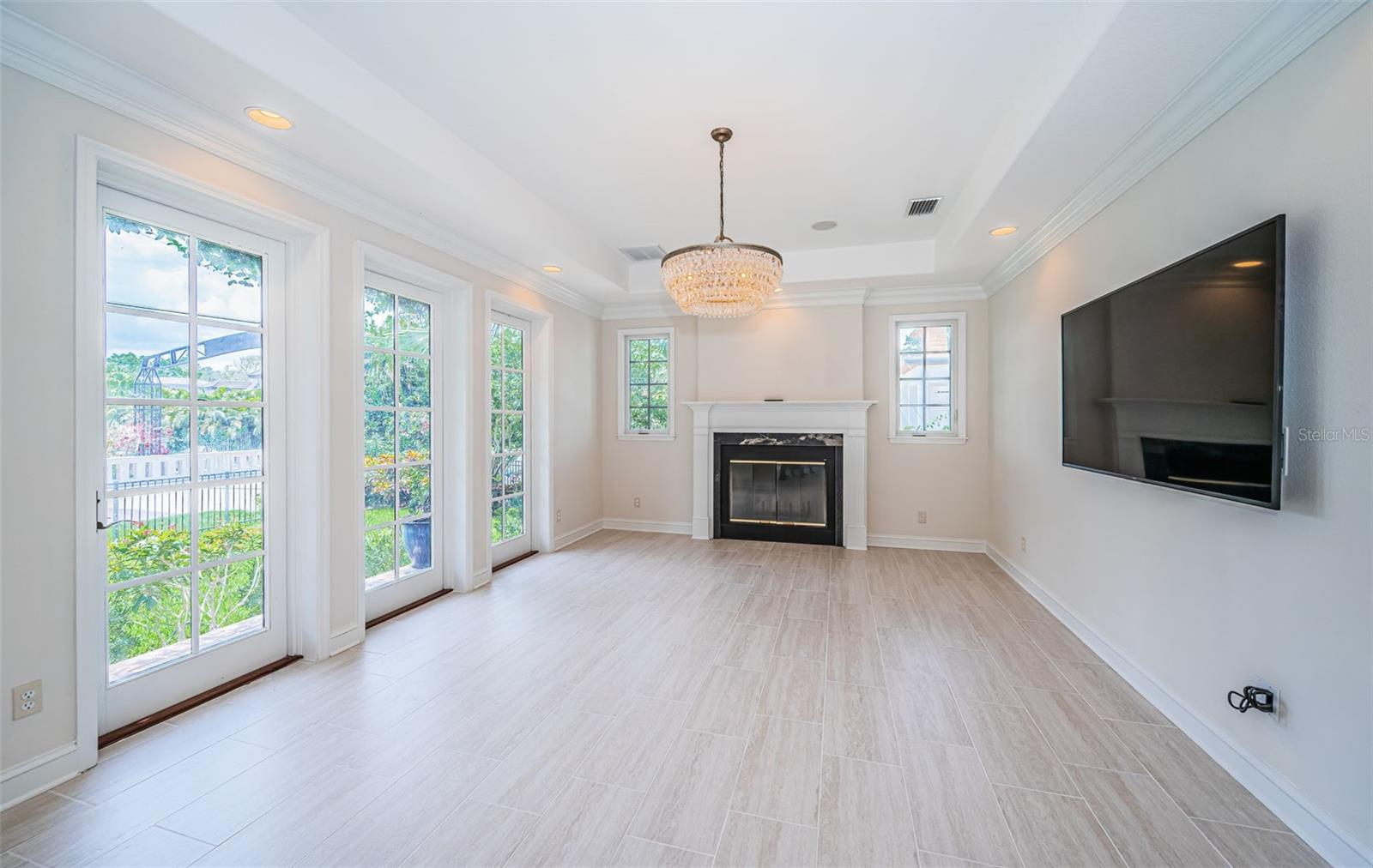 Listing photo id 36 for 147 Bay Point Drive Ne