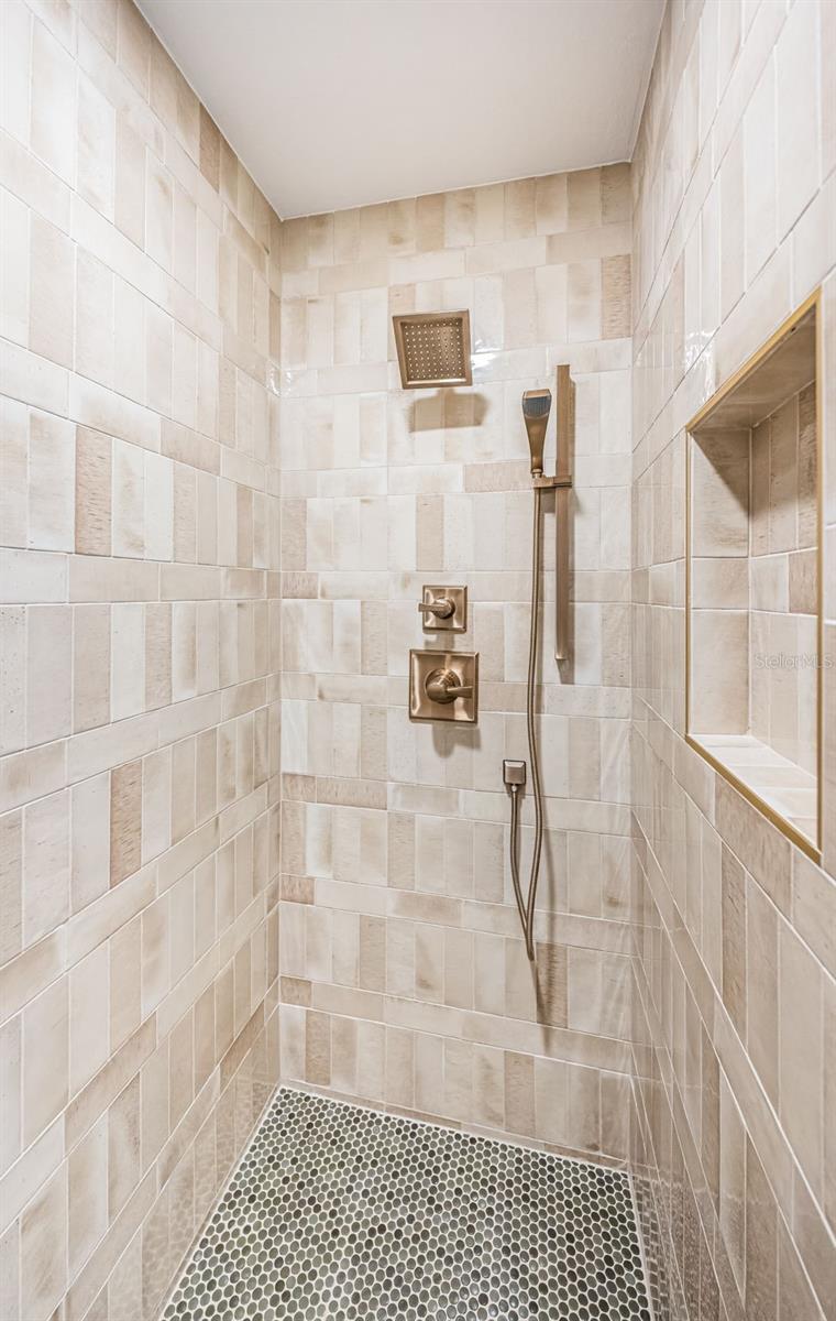 Listing photo id 40 for 147 Bay Point Drive Ne