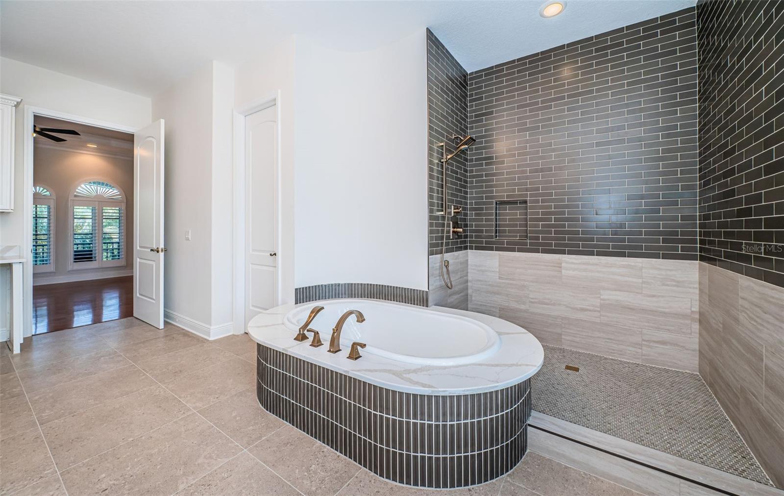Listing photo id 52 for 147 Bay Point Drive Ne