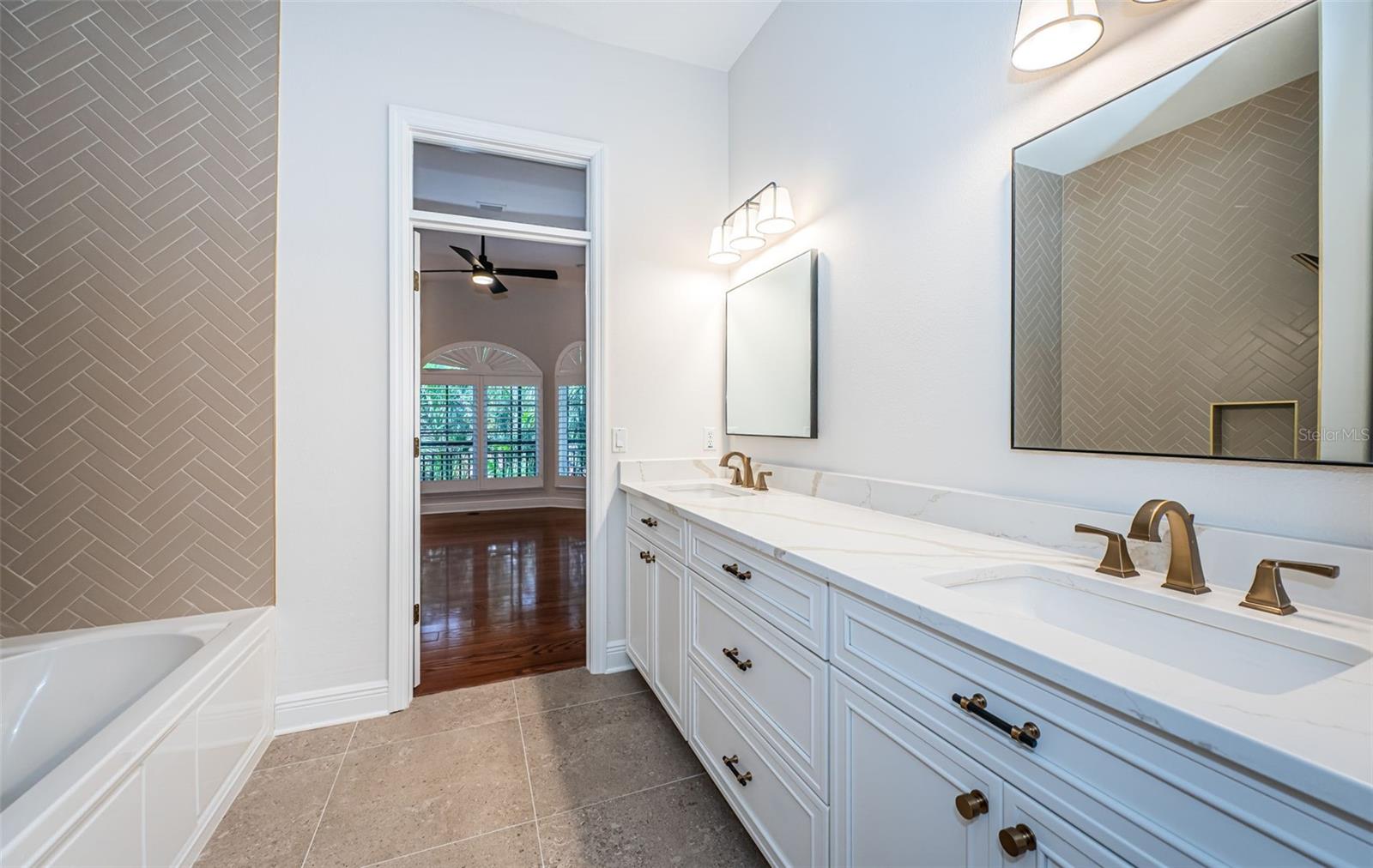 Listing photo id 59 for 147 Bay Point Drive Ne