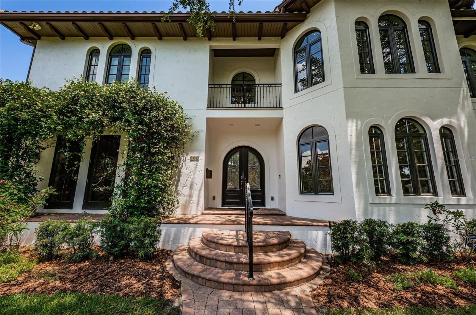 Listing photo id 5 for 147 Bay Point Drive Ne