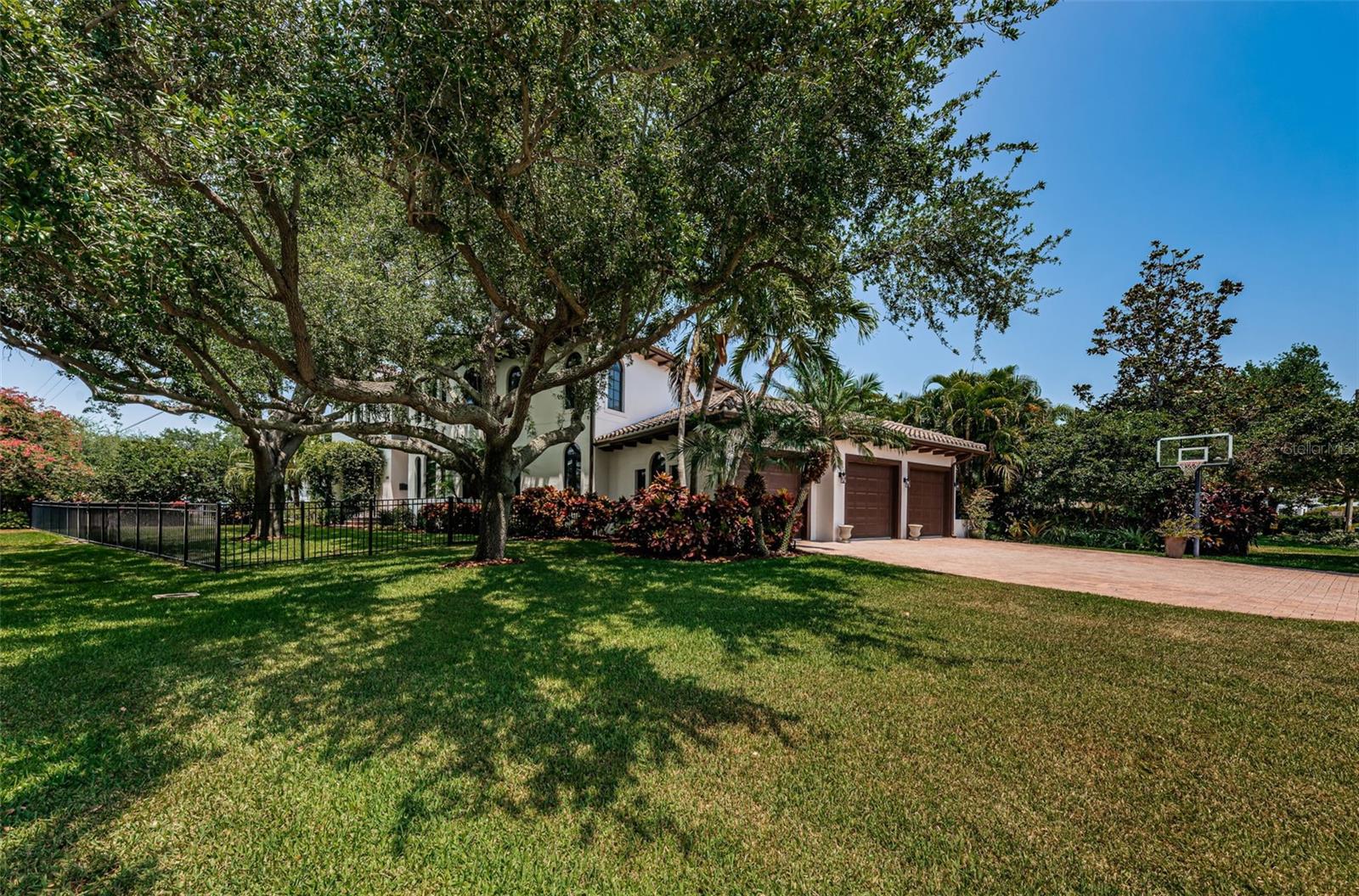 Listing photo id 75 for 147 Bay Point Drive Ne