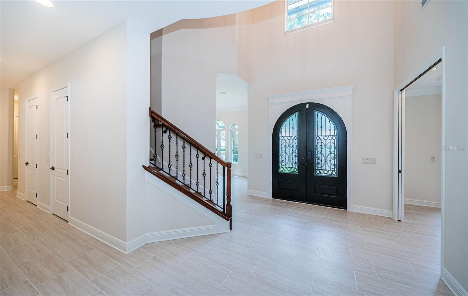 Listing photo id 7 for 147 Bay Point Drive Ne