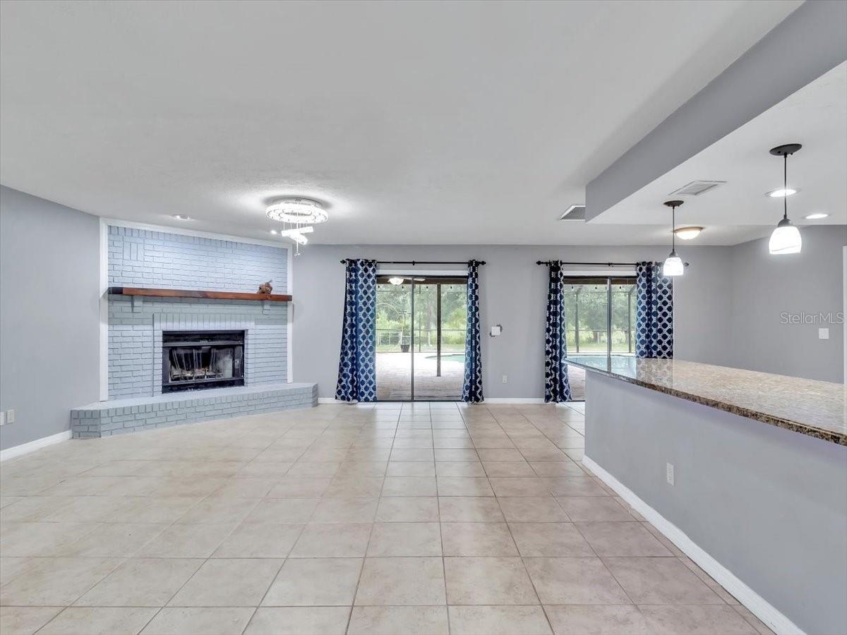 Listing photo id 12 for 25555 Oaks Boulevard